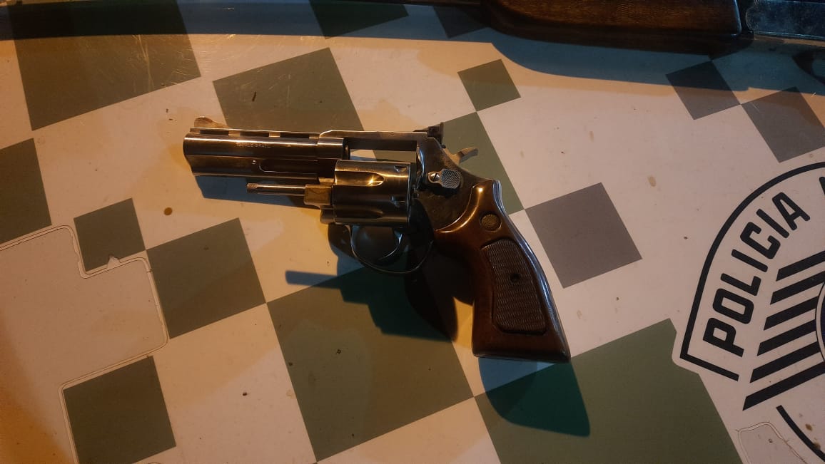 Foto 4 de 5 — Homem na posse de 3 armas é detido pela PM Ambiental em Boa Esperança do Sul
